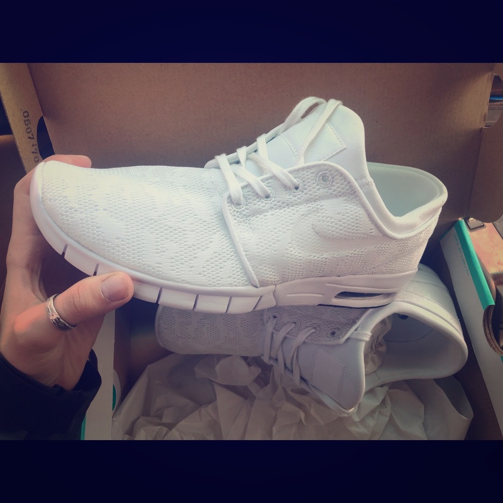 BRAND NEW Men’s Stefan Janoskis